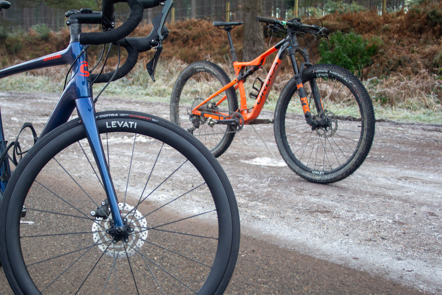 Levati XC32 and R38 together, fitted to Orbea Oiz and Cannondale Synapse
              height=